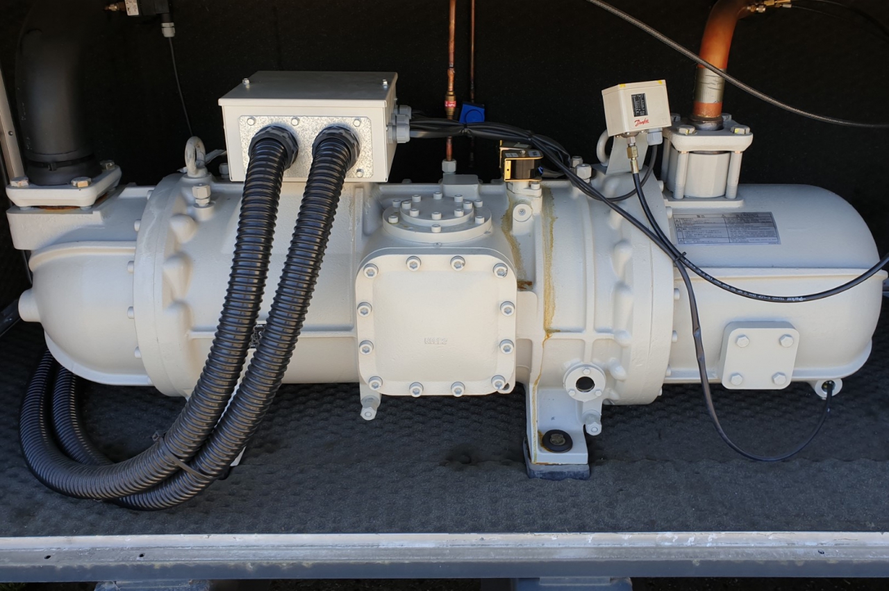 Used Daikin ZHC5WLGYE screw compressor HOS BV